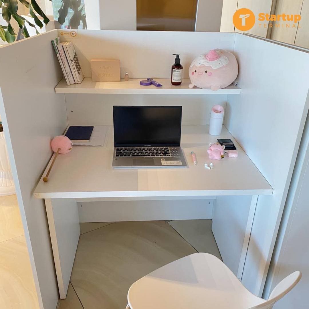 Box desk 4